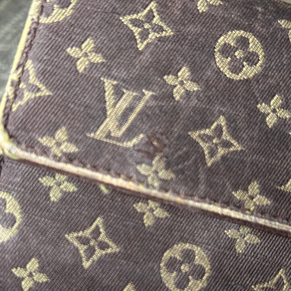 377.  Louis Vuitton Mini Lin Sarah Wallet w/COA